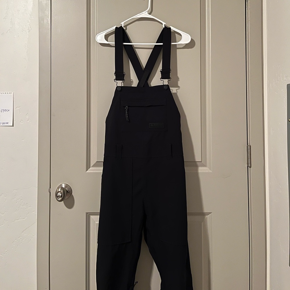 ✨ NEW BURTON SNOW OVERALLS❄️